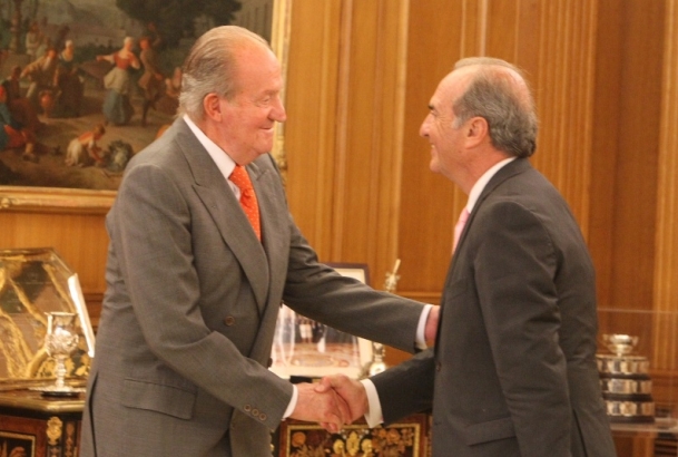 Su Majestad el Rey recibe el saludo del presidente de Fomento del Trabajo Nacional, Joaquim Gay de Montellà Ferrer-Vidal